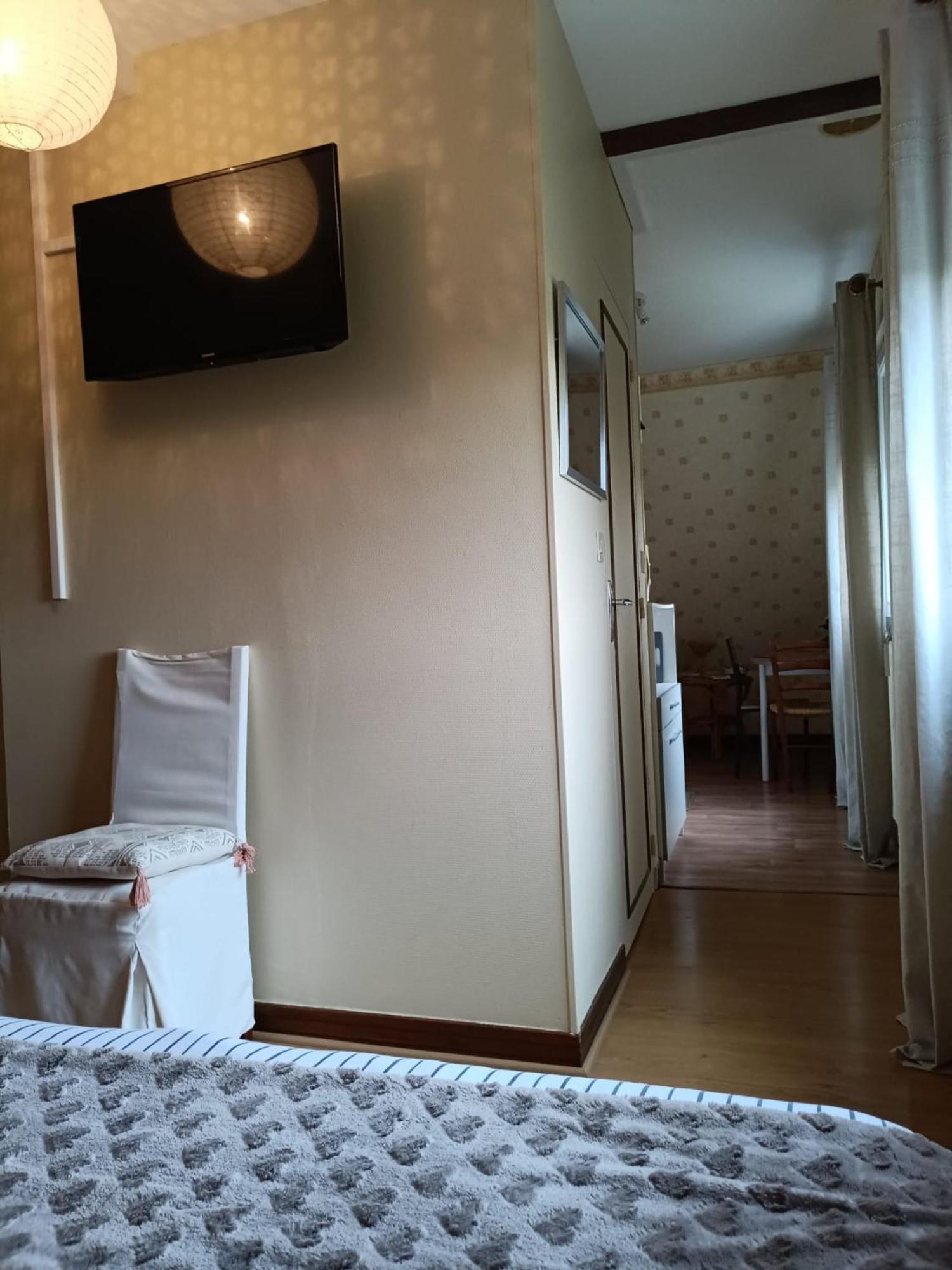 Maison d'hôtes Les Vallées Saint-Quentin-sur-le-Homme Extérieur photo